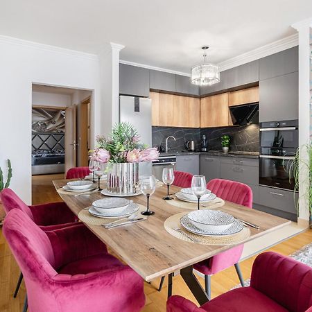 Penthouse Three Bedrooms, Three Balconies Apartment With Free Parking In Kiraly Street Budapest Kültér fotó