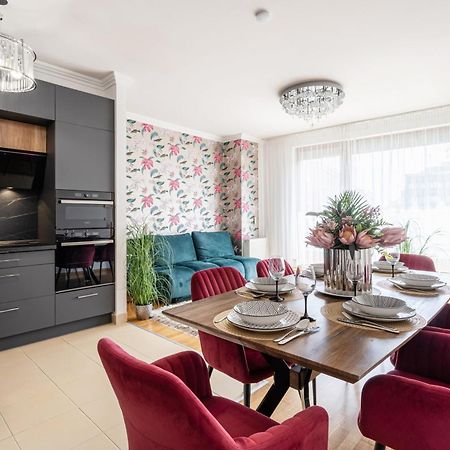 Penthouse Three Bedrooms, Three Balconies Apartment With Free Parking In Kiraly Street Budapest Kültér fotó
