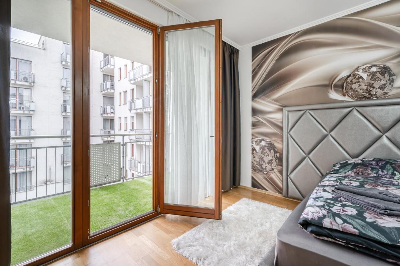 Penthouse Three Bedrooms, Three Balconies Apartment With Free Parking In Kiraly Street Budapest Kültér fotó