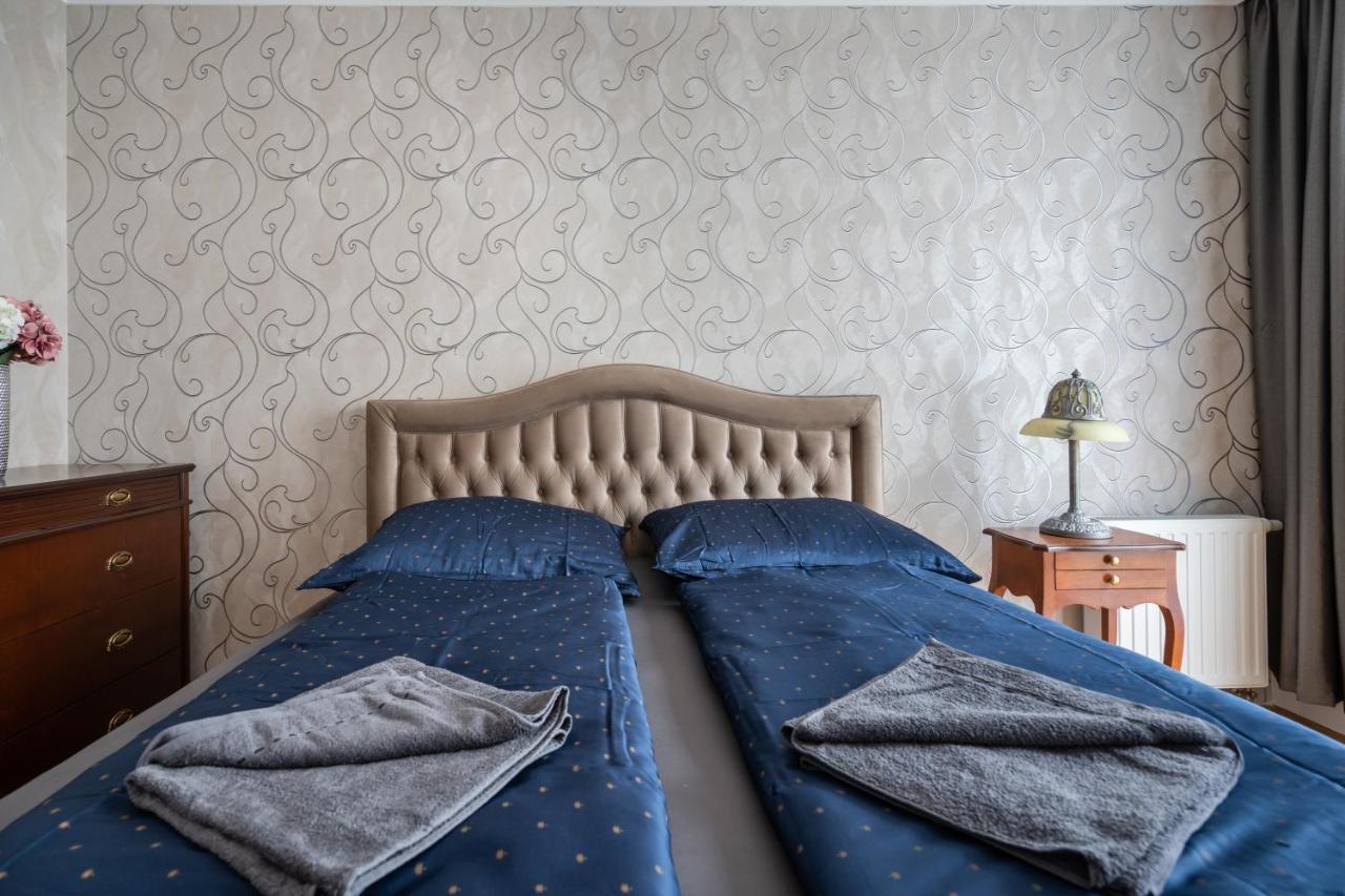 Penthouse Three Bedrooms, Three Balconies Apartment With Free Parking In Kiraly Street Budapest Kültér fotó