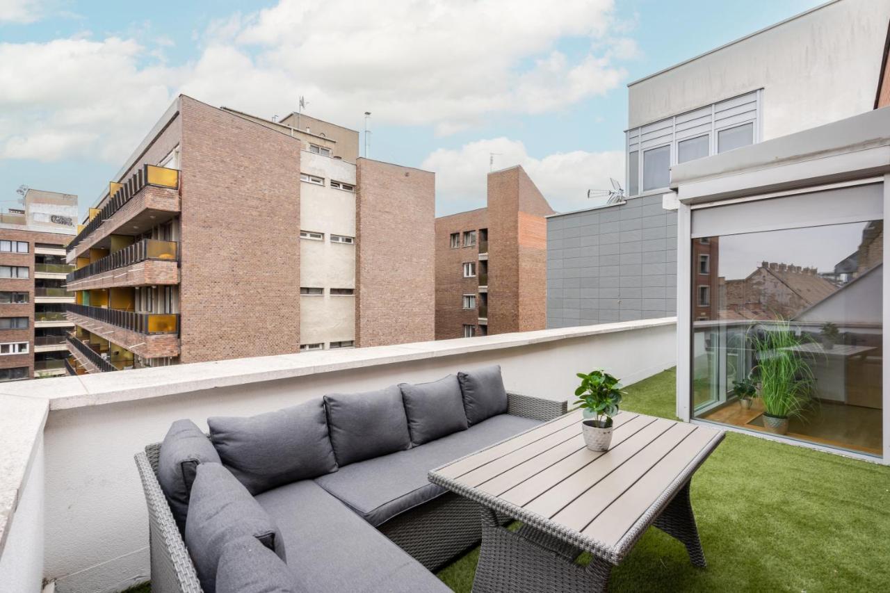 Penthouse Three Bedrooms, Three Balconies Apartment With Free Parking In Kiraly Street Budapest Kültér fotó