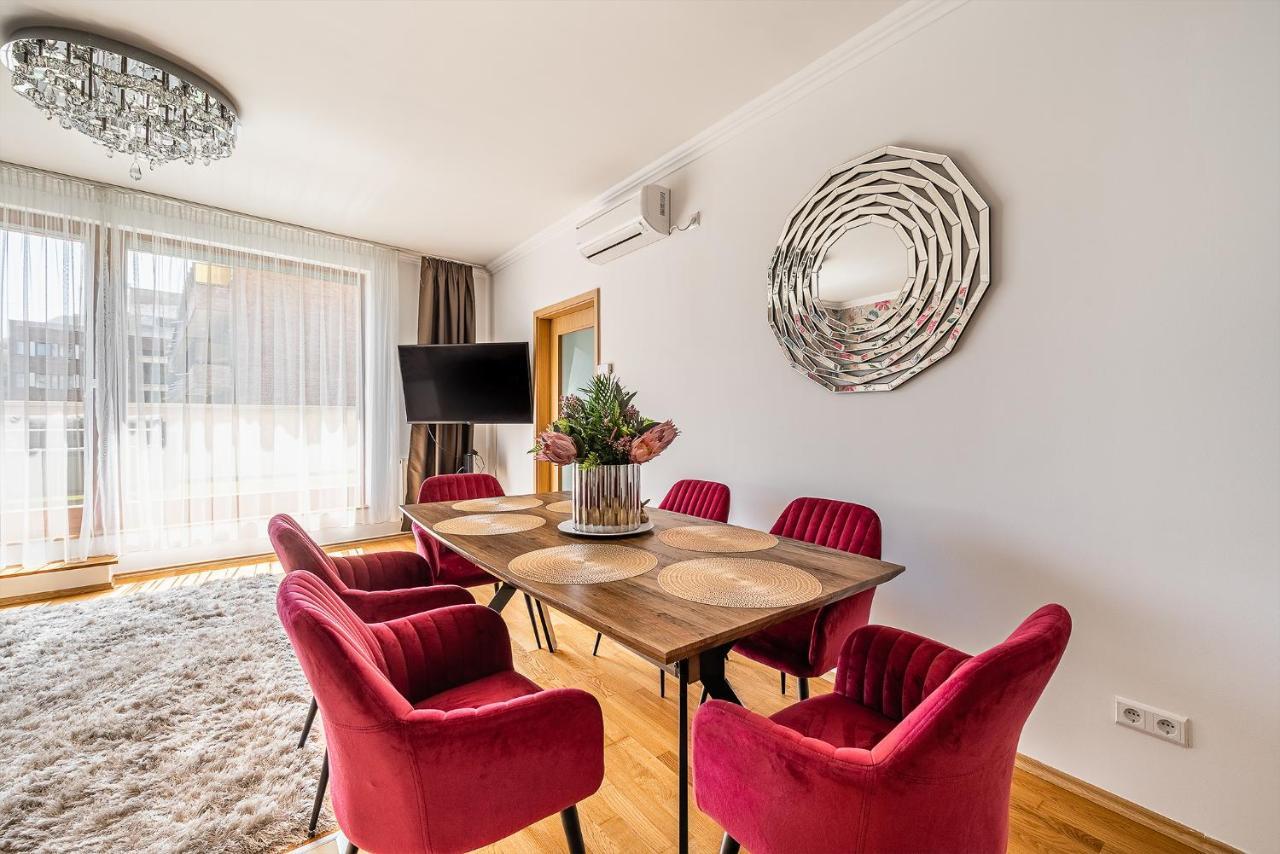 Penthouse Three Bedrooms, Three Balconies Apartment With Free Parking In Kiraly Street Budapest Kültér fotó