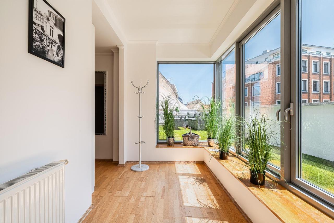 Penthouse Three Bedrooms, Three Balconies Apartment With Free Parking In Kiraly Street Budapest Kültér fotó
