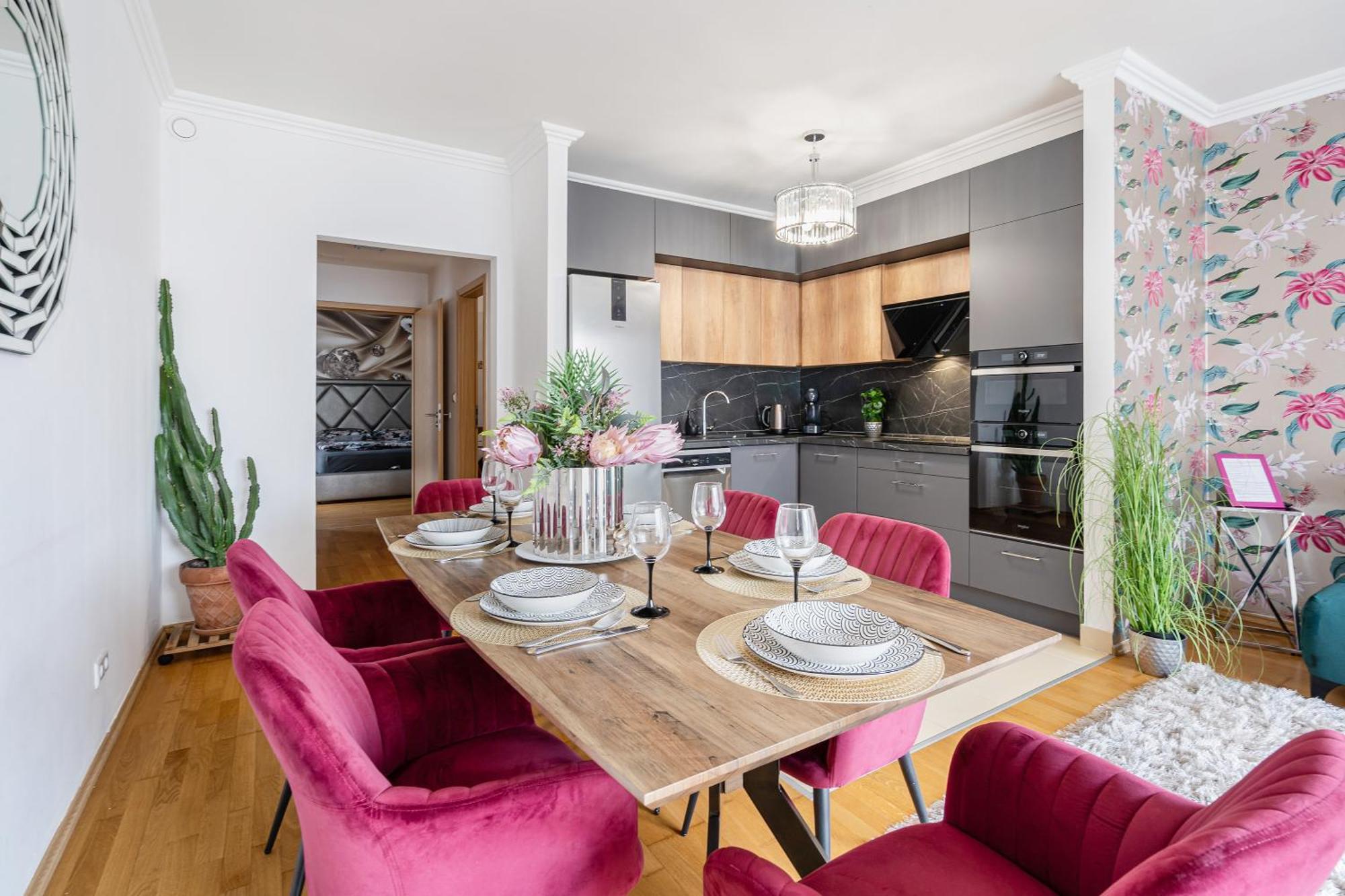 Penthouse Three Bedrooms, Three Balconies Apartment With Free Parking In Kiraly Street Budapest Kültér fotó