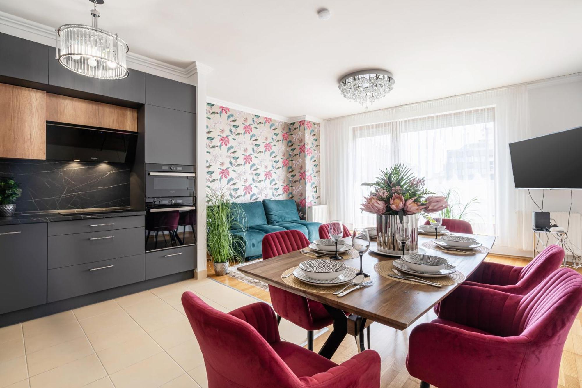 Penthouse Three Bedrooms, Three Balconies Apartment With Free Parking In Kiraly Street Budapest Kültér fotó