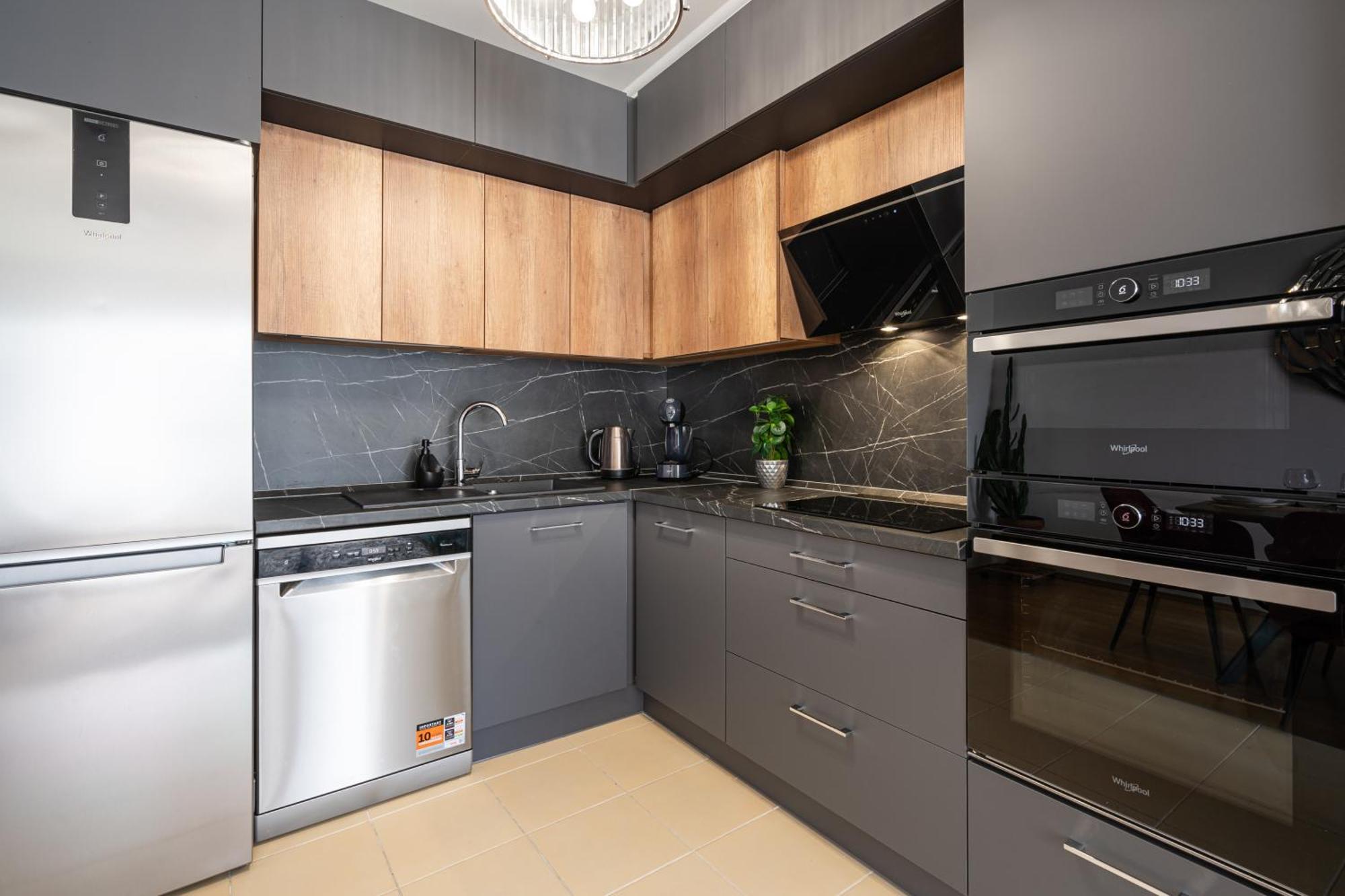 Penthouse Three Bedrooms, Three Balconies Apartment With Free Parking In Kiraly Street Budapest Kültér fotó